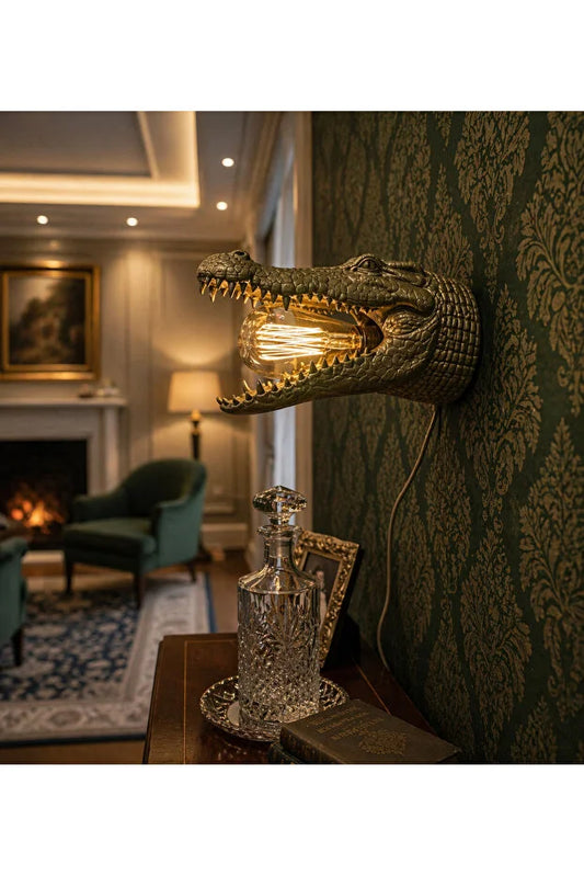Custom Design Bronze Crocodile Figurine Wall Lamp – Decorative Sconce with Vintage Bulb