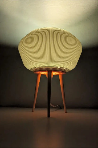 Modern Ribbed Tripod Masa Lambası Dekoratif Gece Lambası Sıcak Işık Ofis & Ev Aydınlatması